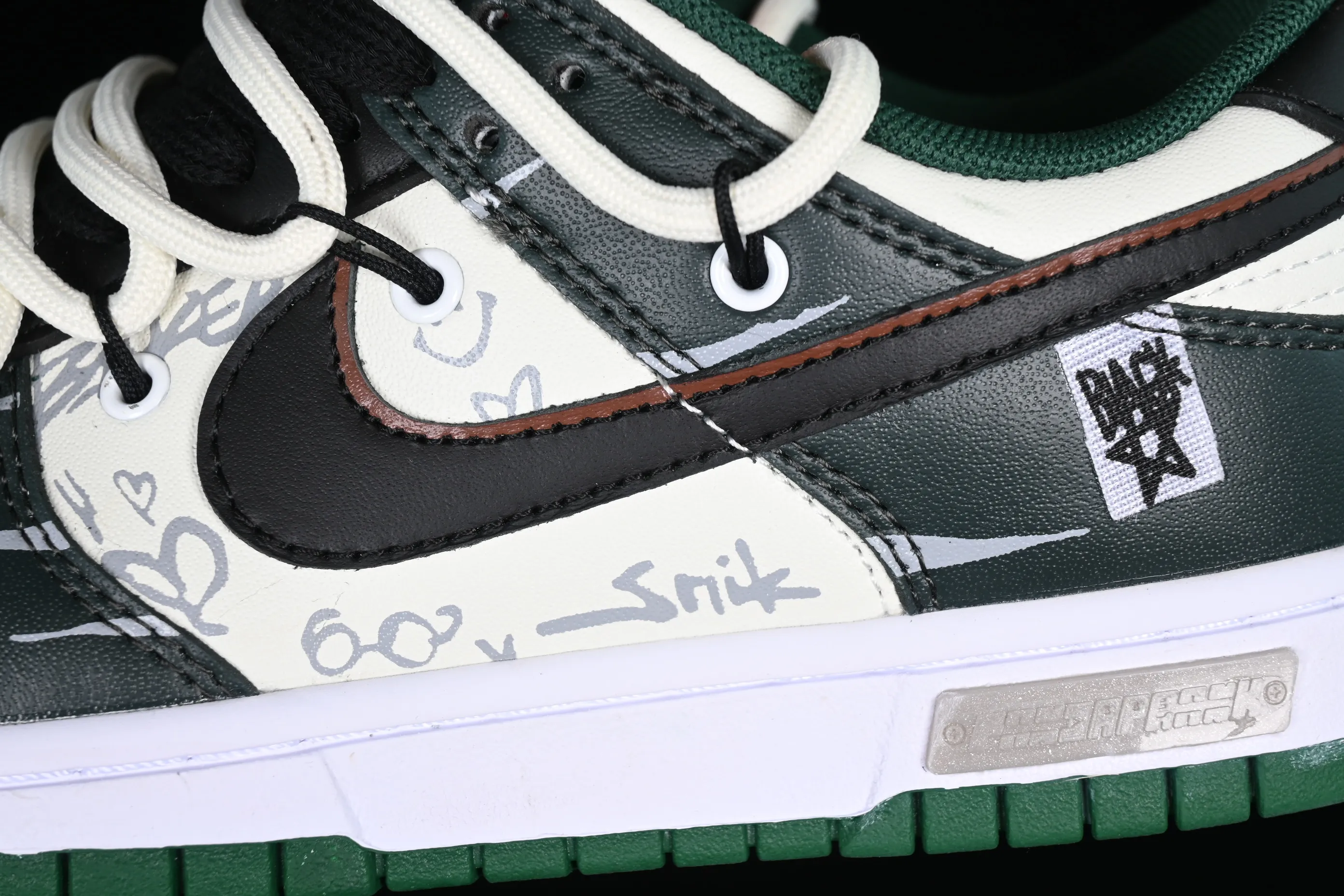 All Categories Nk SB Dunk Series Nk SB Dunk Low Low-top Sneakers Nk Dunk Low Panda Prank Slide Track Crack Skater SB Strap Low-top Casual Sneakers DD1391-300